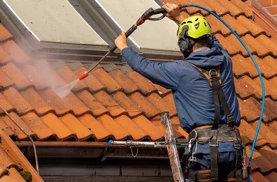 Démoussage et hydrofuge de toiture à Fernoël